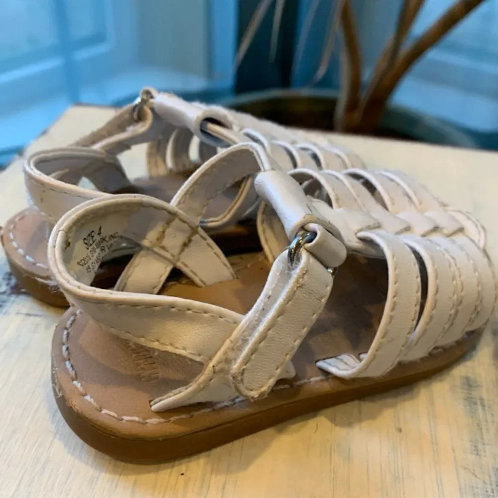 Gymboree White Sandal  Size 4